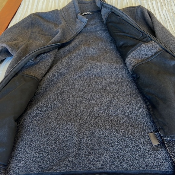 North face men’s small full length zipper layer sweater with inside pockets - Picture 6 of 7